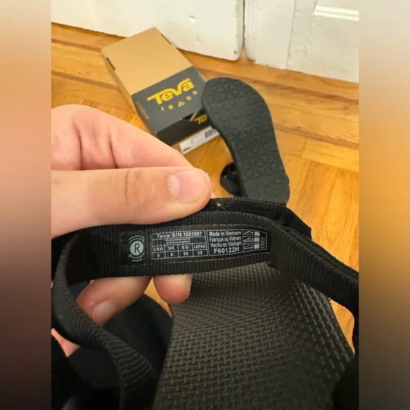 teva universal original size 8/8.5 NWT - Picture 3 of 4